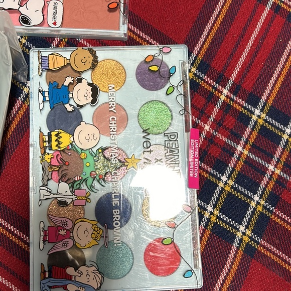 Wet n Wild Peanuts Makeup Set - Picture 2 of 4